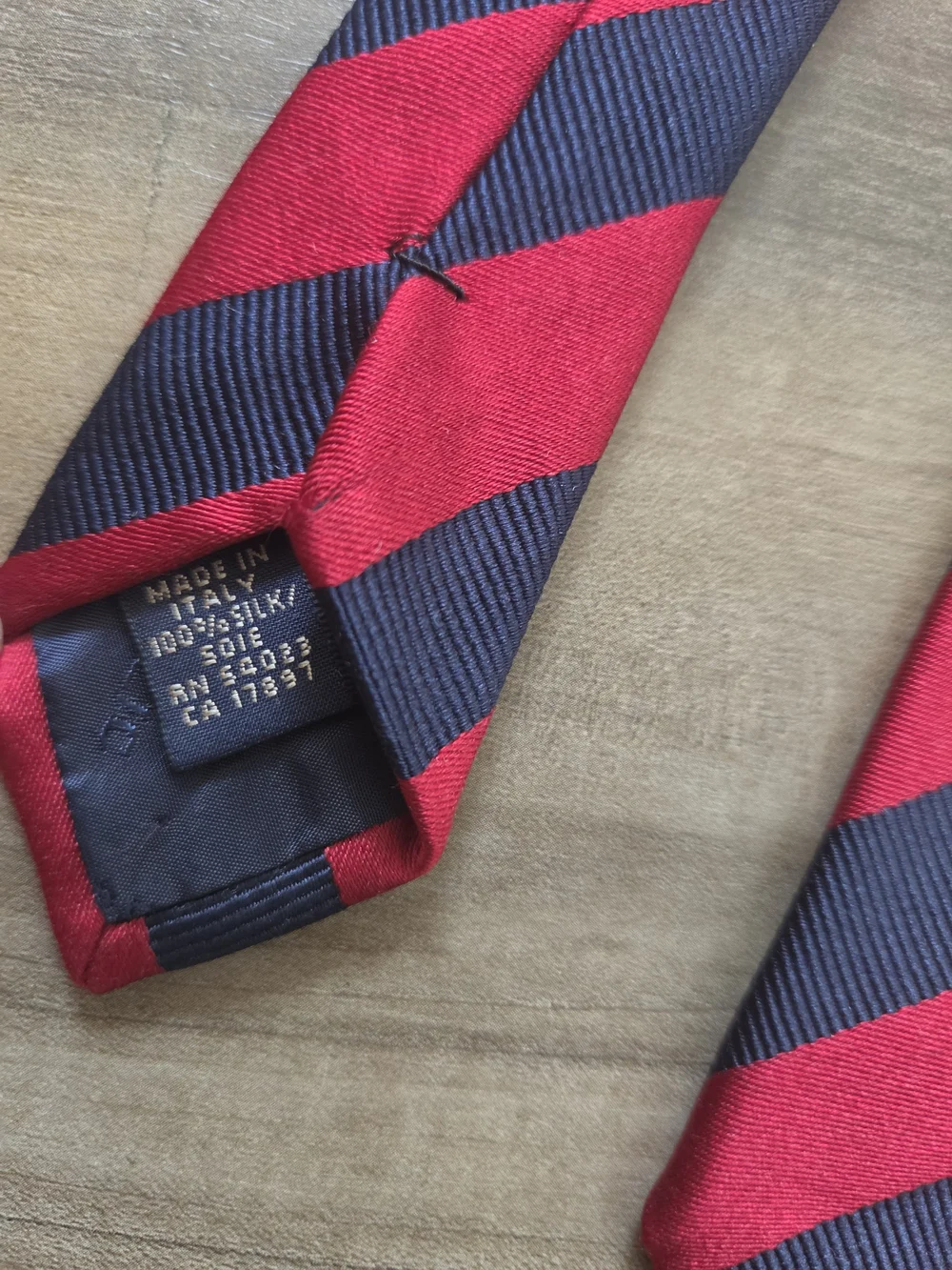 100% silk Ckassic Red Blue strip necktie from Banana Republic